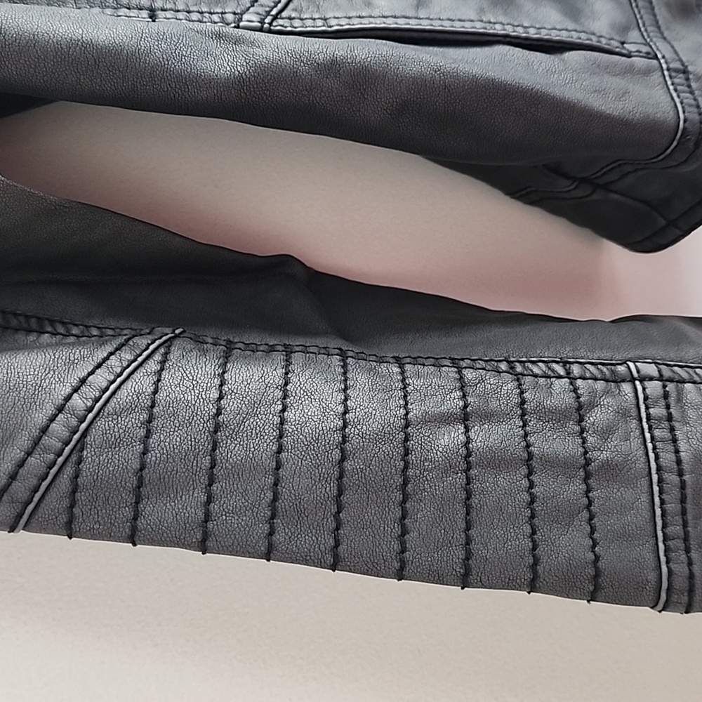 βΌοΈVERY RARE!βΌοΈ πβ€οΈ HOLLISTER PLEATHER MOTO JACKET β€οΈπ - Picture 5 of 16
